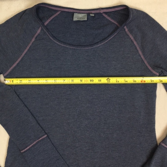 Athleta Scoop Neck Pullover w hi Lo hem - Picture 3 of 8